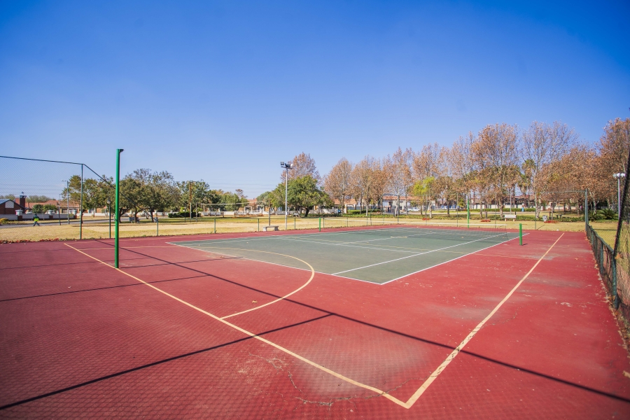 2 Bedroom Property for Sale in Noordwyk Gauteng