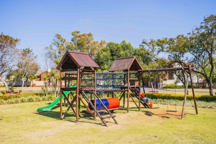 2 Bedroom Property for Sale in Noordwyk Gauteng