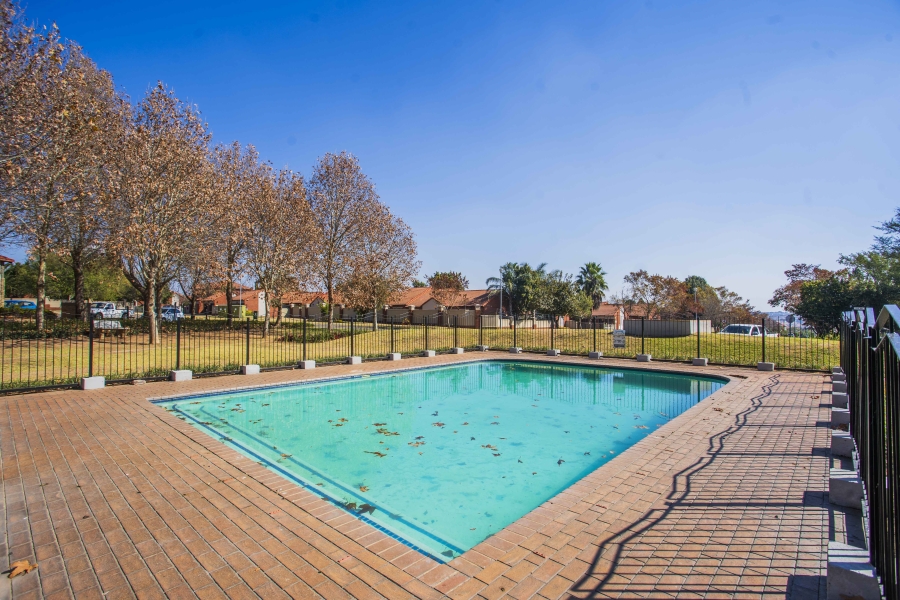 2 Bedroom Property for Sale in Noordwyk Gauteng