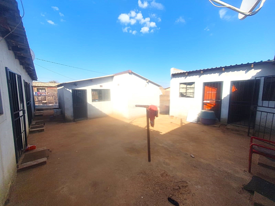 1 Bedroom Property for Sale in Bram Fischerville Gauteng