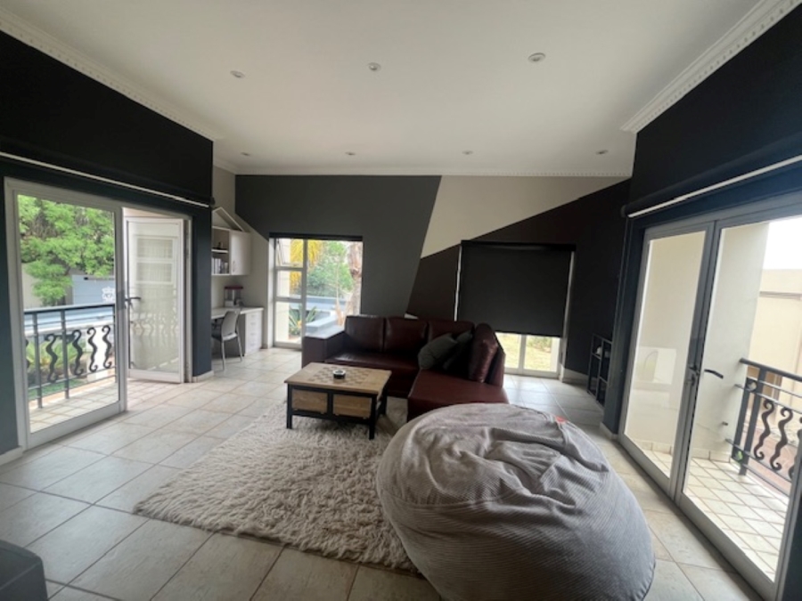 5 Bedroom Property for Sale in Waterkloof Ridge Gauteng
