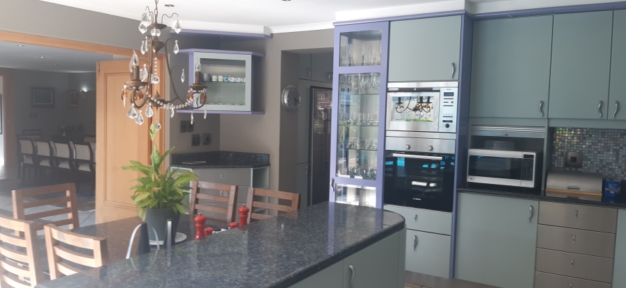 To Let 5 Bedroom Property for Rent in Waterkloof Ridge Gauteng