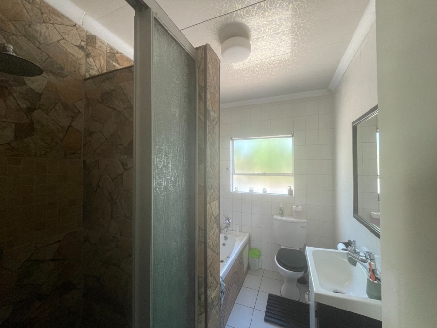 To Let 2 Bedroom Property for Rent in Bryanston Gauteng