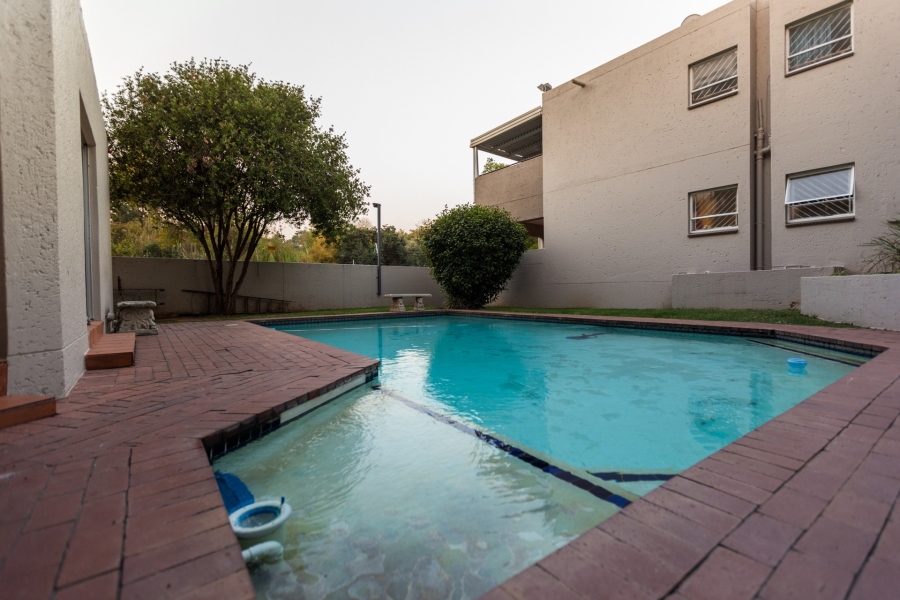 To Let 2 Bedroom Property for Rent in Bryanston Gauteng