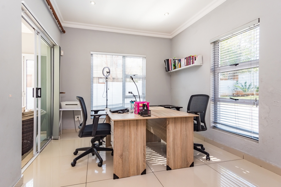 4 Bedroom Property for Sale in Ruimsig Country Estate Gauteng
