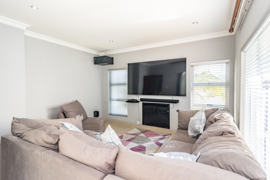 4 Bedroom Property for Sale in Ruimsig Country Estate Gauteng