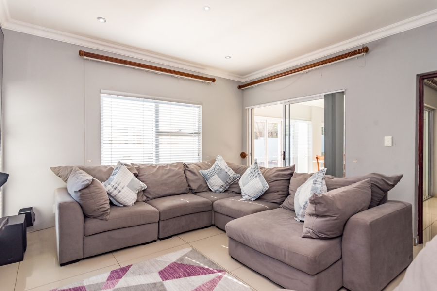 4 Bedroom Property for Sale in Ruimsig Country Estate Gauteng