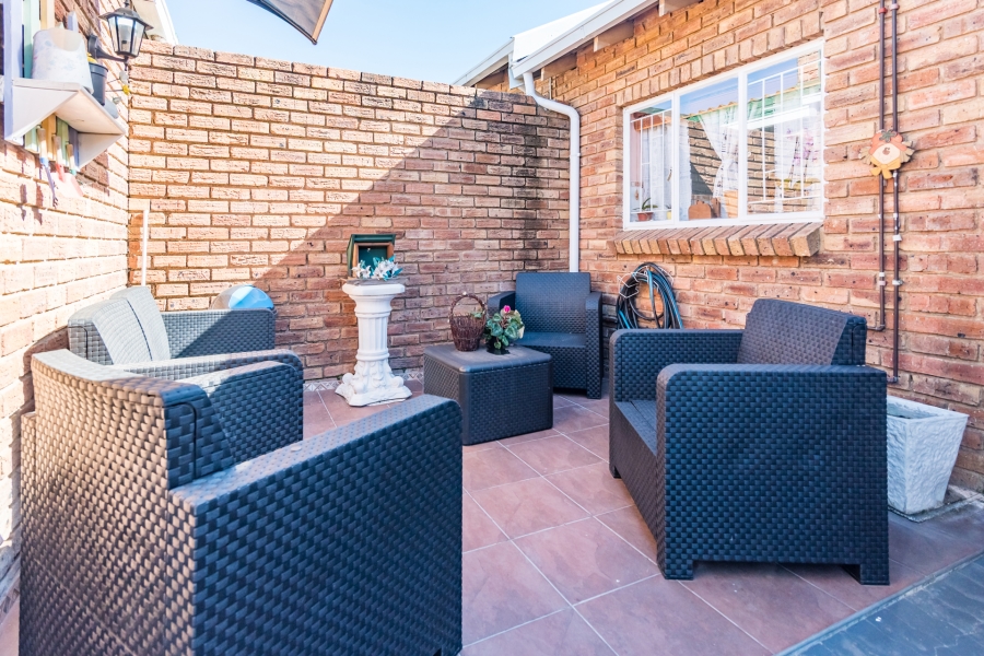 2 Bedroom Property for Sale in Helderkruin Gauteng