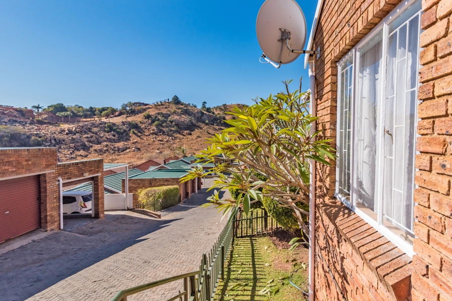2 Bedroom Property for Sale in Helderkruin Gauteng