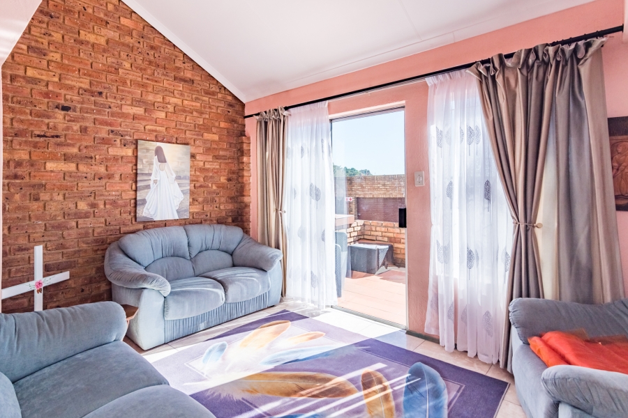 2 Bedroom Property for Sale in Helderkruin Gauteng
