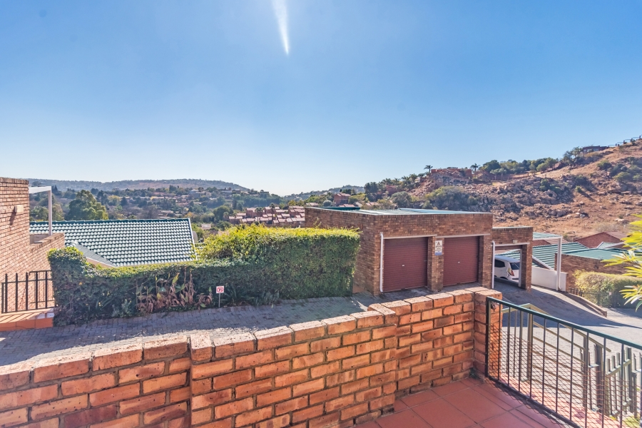 2 Bedroom Property for Sale in Helderkruin Gauteng