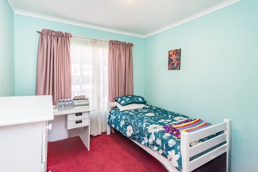 2 Bedroom Property for Sale in Helderkruin Gauteng