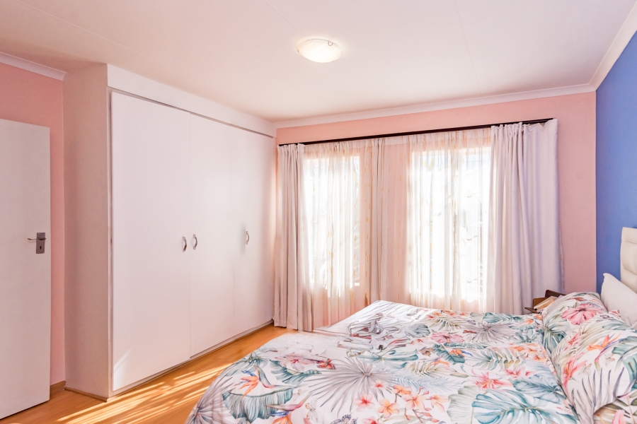 2 Bedroom Property for Sale in Helderkruin Gauteng