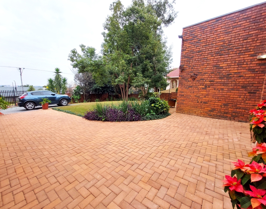 4 Bedroom Property for Sale in Waterkloof Ridge Gauteng