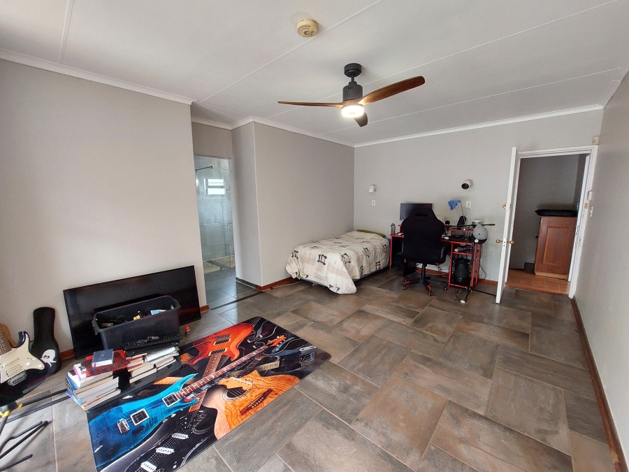 4 Bedroom Property for Sale in Waterkloof Ridge Gauteng