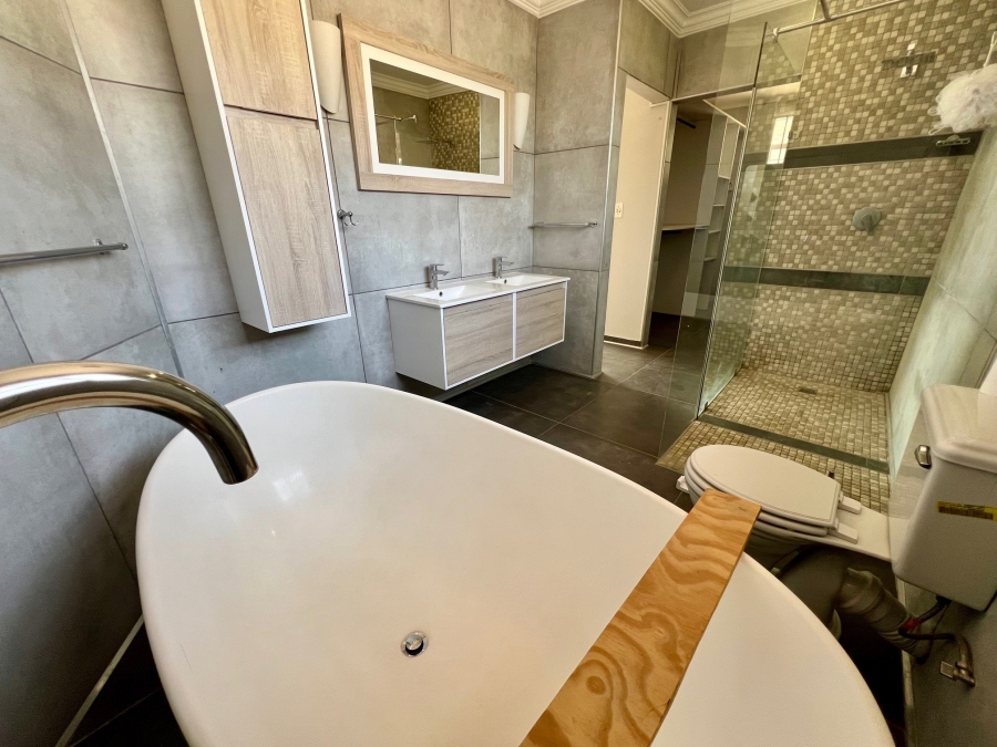 4 Bedroom Property for Sale in Waterkloof Ridge Gauteng