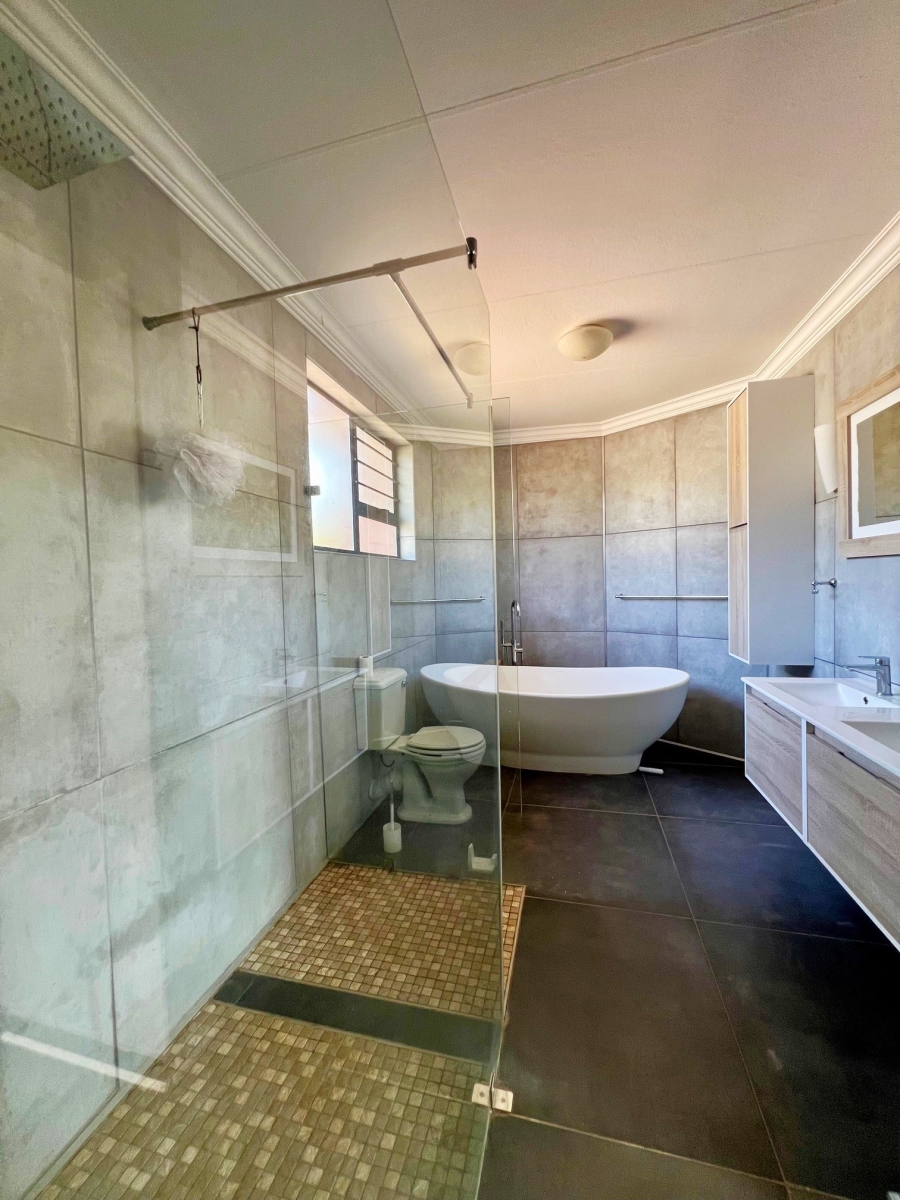 4 Bedroom Property for Sale in Waterkloof Ridge Gauteng