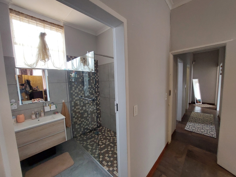 4 Bedroom Property for Sale in Waterkloof Ridge Gauteng