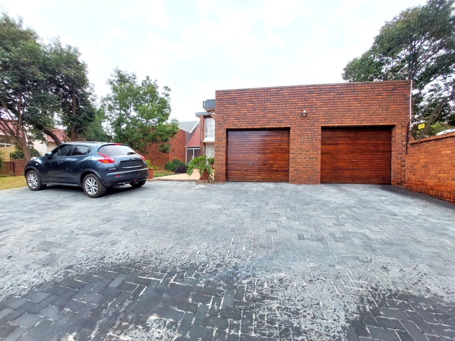 4 Bedroom Property for Sale in Waterkloof Ridge Gauteng