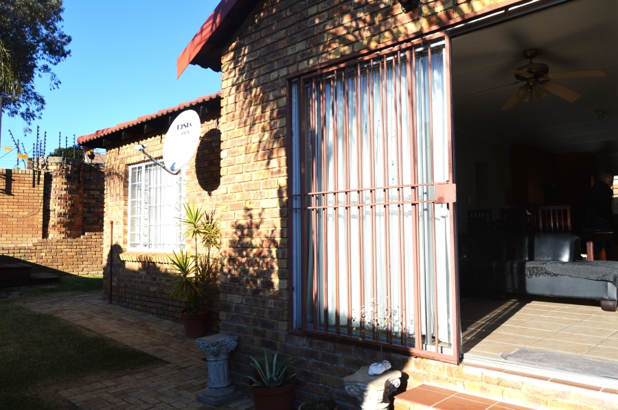 To Let 3 Bedroom Property for Rent in Honeydew Ridge Gauteng