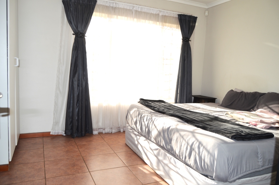 To Let 3 Bedroom Property for Rent in Honeydew Ridge Gauteng