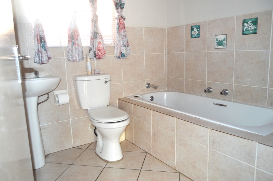 To Let 3 Bedroom Property for Rent in Honeydew Ridge Gauteng