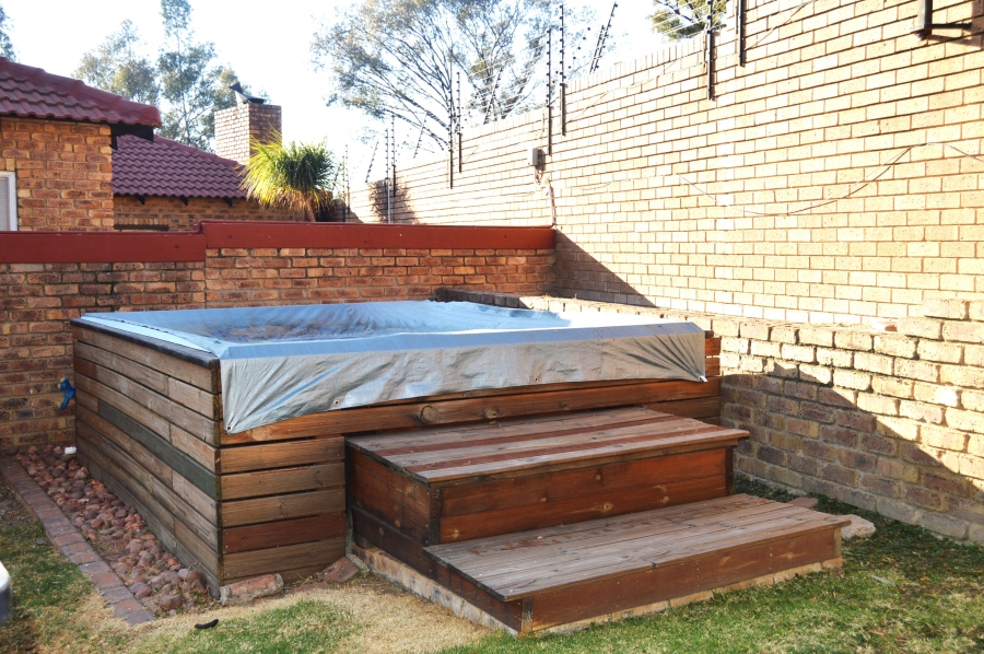 To Let 3 Bedroom Property for Rent in Honeydew Ridge Gauteng