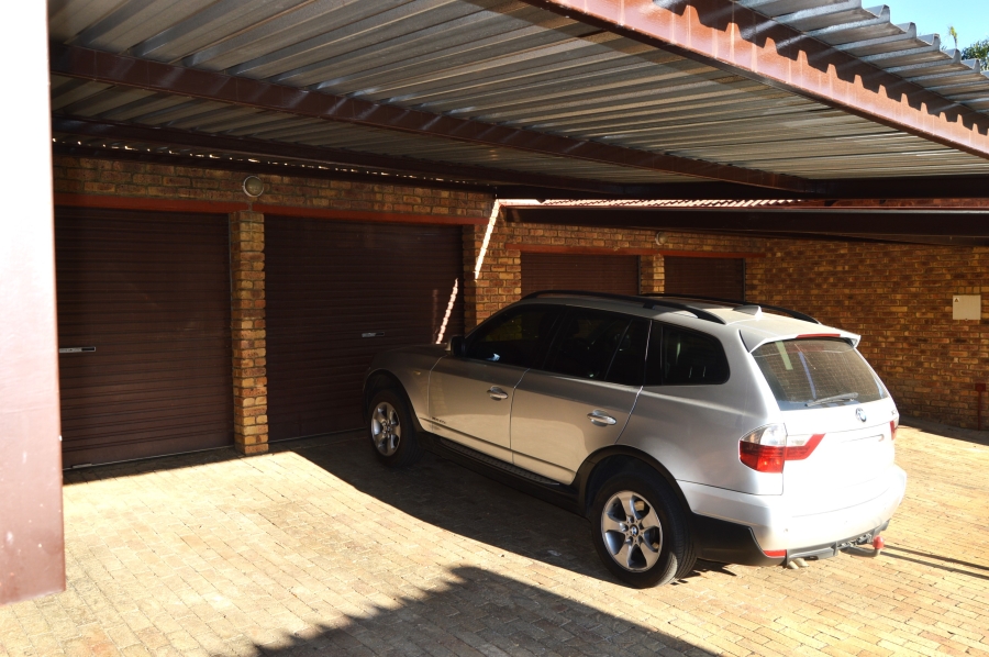 To Let 3 Bedroom Property for Rent in Honeydew Ridge Gauteng