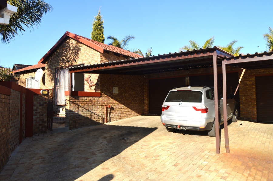 To Let 3 Bedroom Property for Rent in Honeydew Ridge Gauteng