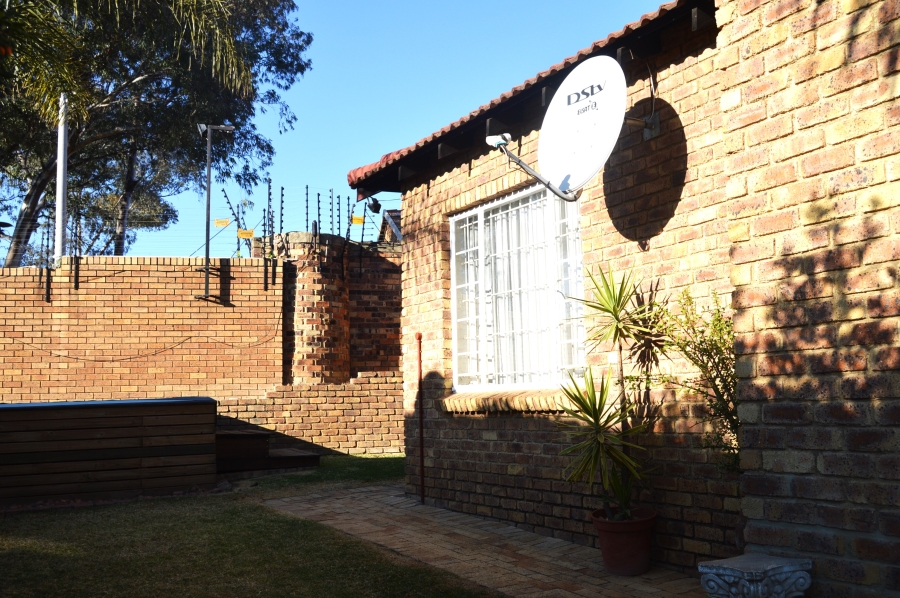 To Let 3 Bedroom Property for Rent in Honeydew Ridge Gauteng