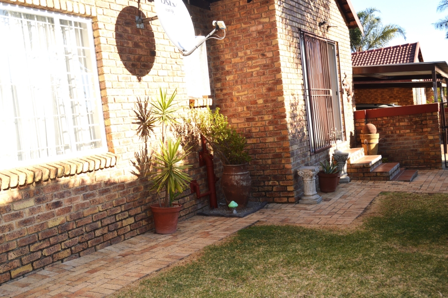 To Let 3 Bedroom Property for Rent in Honeydew Ridge Gauteng