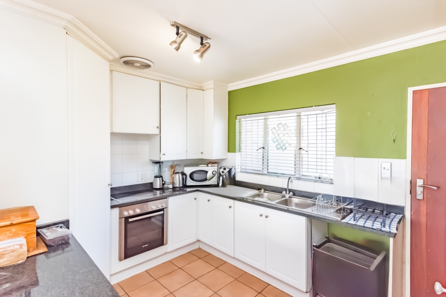 2 Bedroom Property for Sale in Helderkruin Gauteng