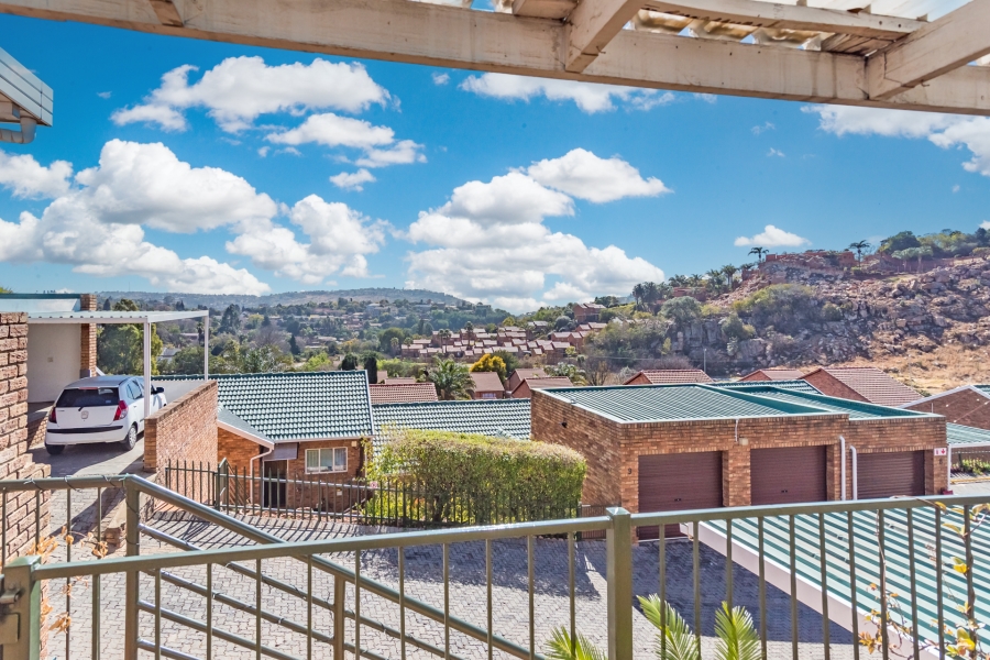 2 Bedroom Property for Sale in Helderkruin Gauteng