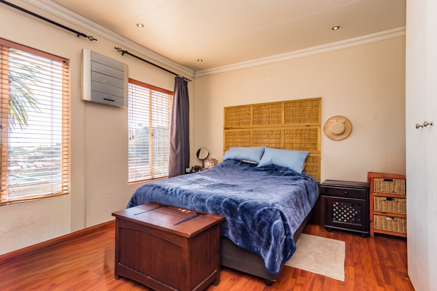 2 Bedroom Property for Sale in Helderkruin Gauteng