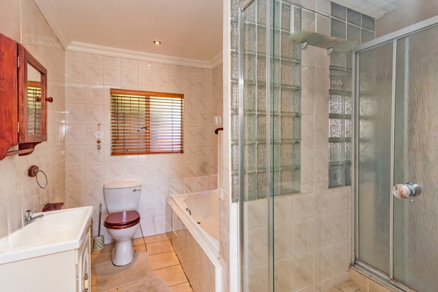 2 Bedroom Property for Sale in Helderkruin Gauteng