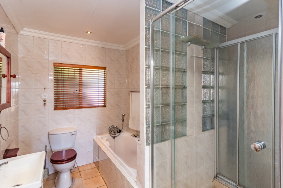 2 Bedroom Property for Sale in Helderkruin Gauteng