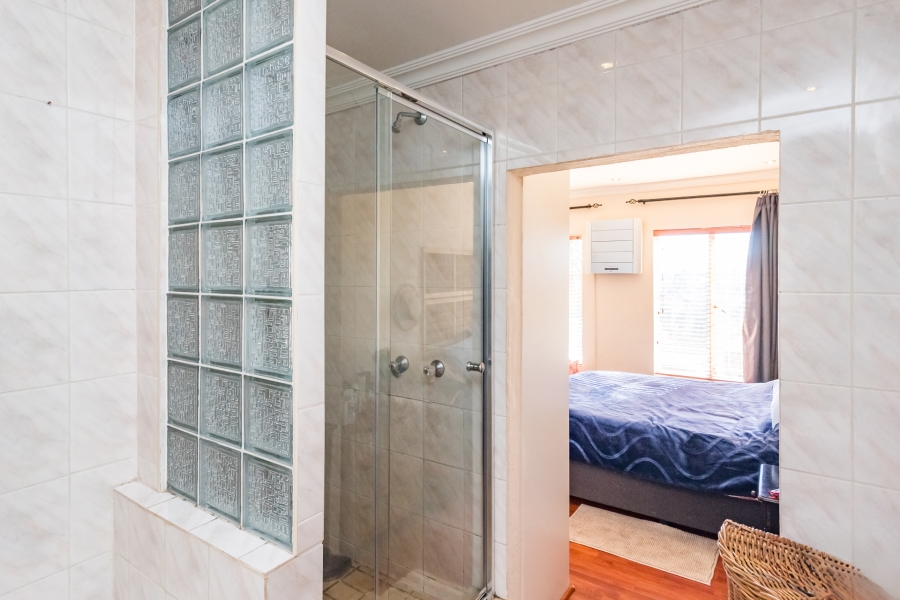 2 Bedroom Property for Sale in Helderkruin Gauteng