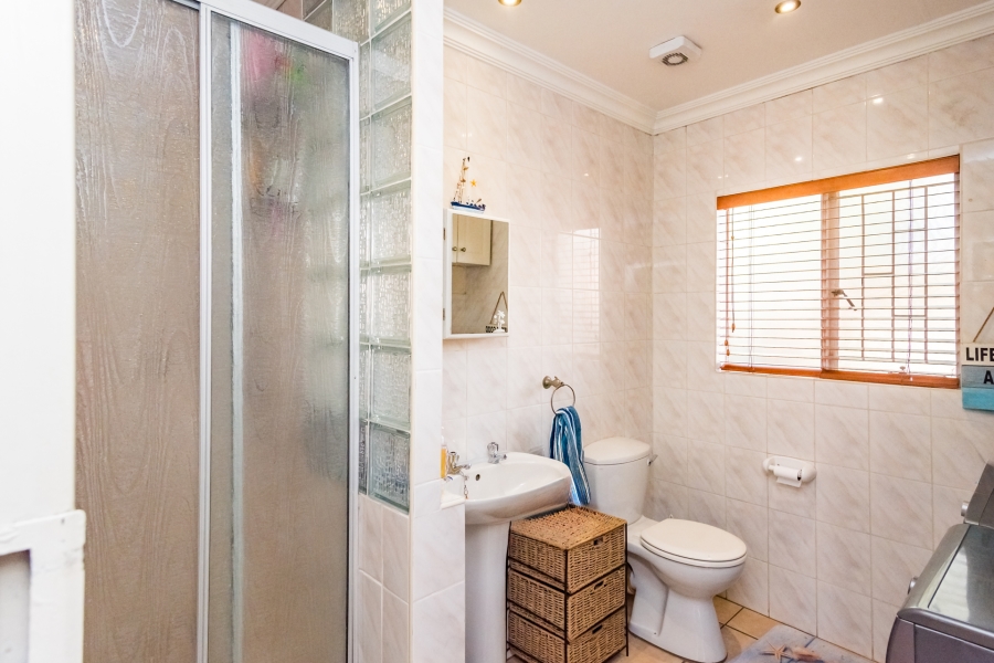 2 Bedroom Property for Sale in Helderkruin Gauteng