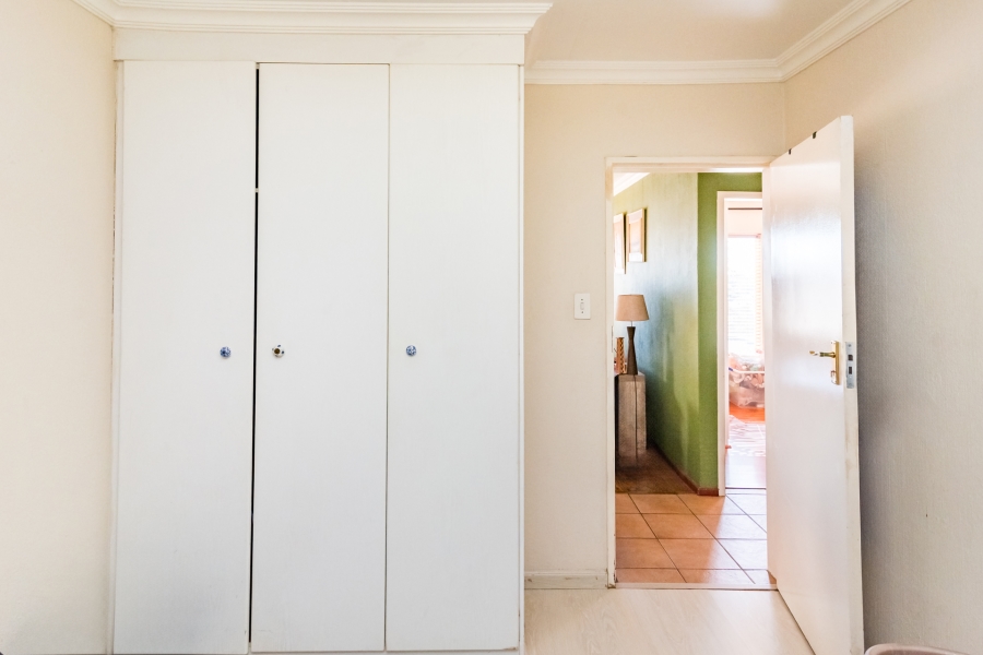 2 Bedroom Property for Sale in Helderkruin Gauteng