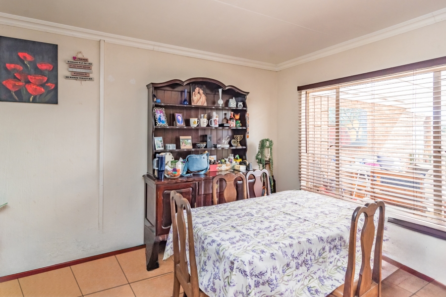 2 Bedroom Property for Sale in Helderkruin Gauteng