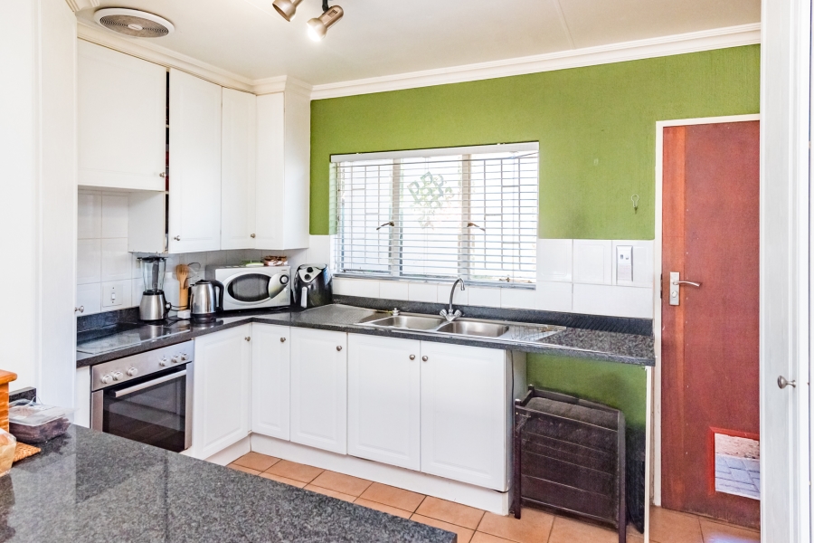 2 Bedroom Property for Sale in Helderkruin Gauteng