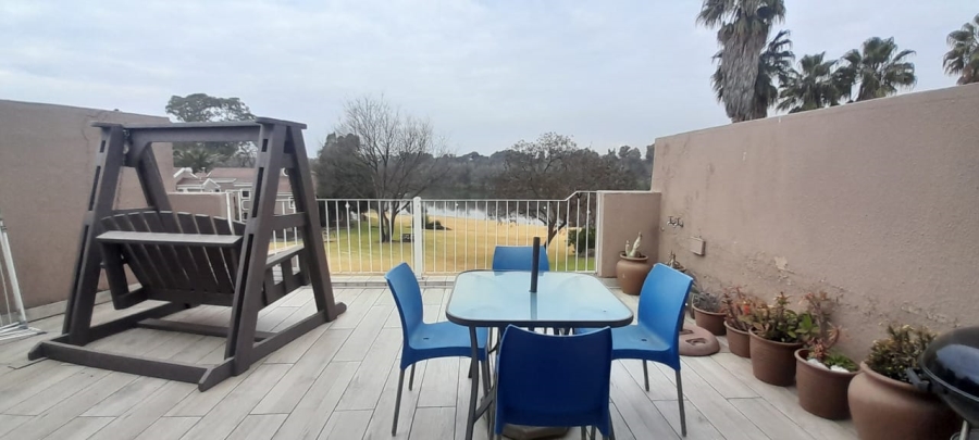 To Let 2 Bedroom Property for Rent in Peacehaven Gauteng
