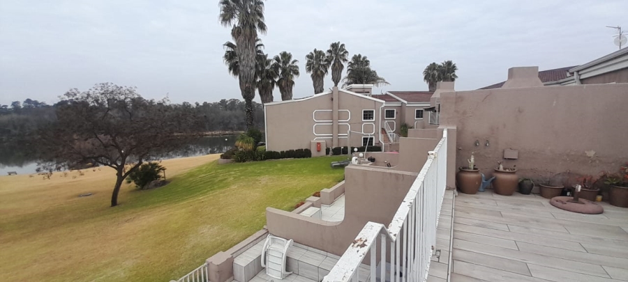 To Let 2 Bedroom Property for Rent in Peacehaven Gauteng