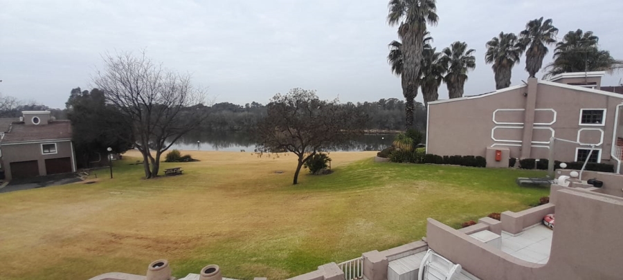 To Let 2 Bedroom Property for Rent in Peacehaven Gauteng