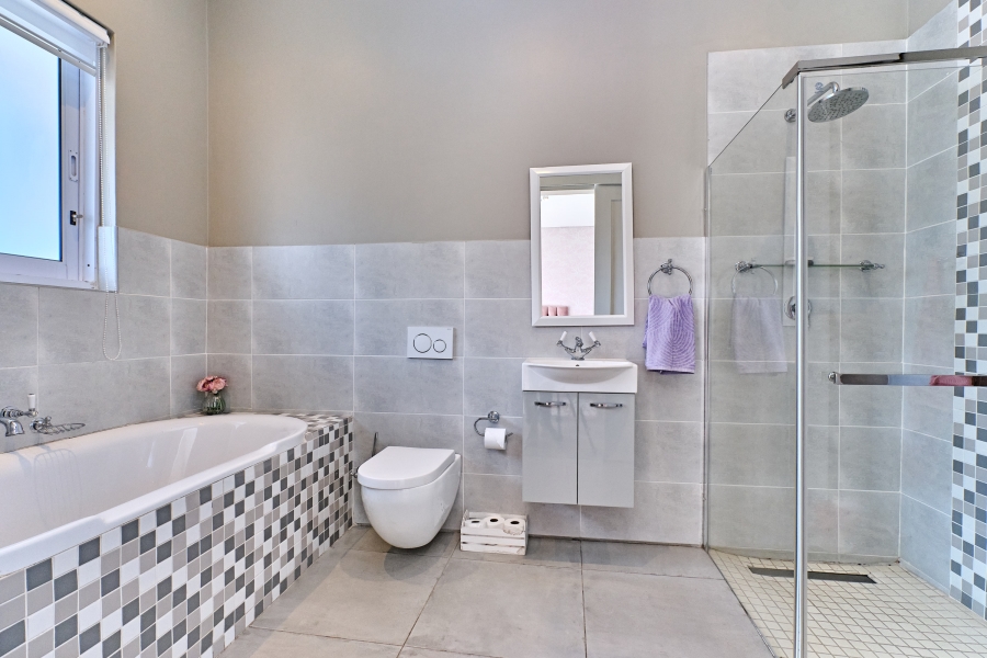 To Let 4 Bedroom Property for Rent in Waterfall Country Estate Gauteng
