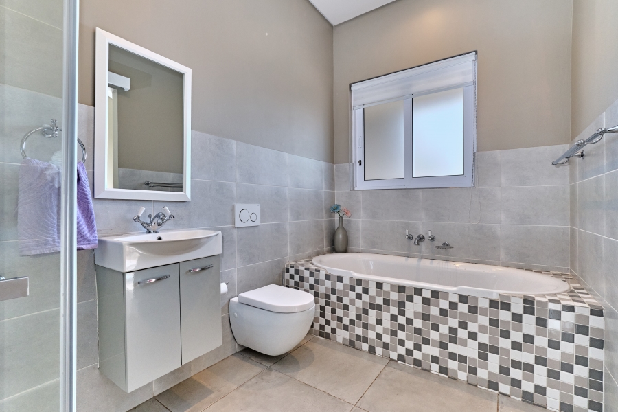 To Let 4 Bedroom Property for Rent in Waterfall Country Estate Gauteng