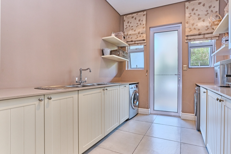 To Let 4 Bedroom Property for Rent in Waterfall Country Estate Gauteng