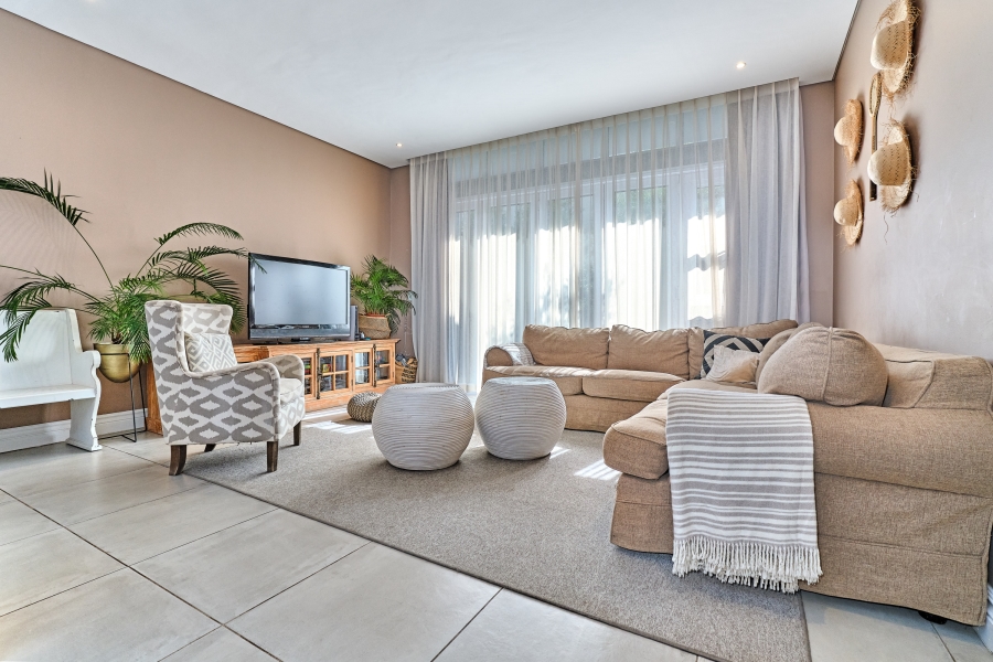 To Let 4 Bedroom Property for Rent in Waterfall Country Estate Gauteng