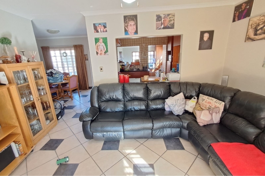 2 Bedroom Property for Sale in Die Hoewes Gauteng