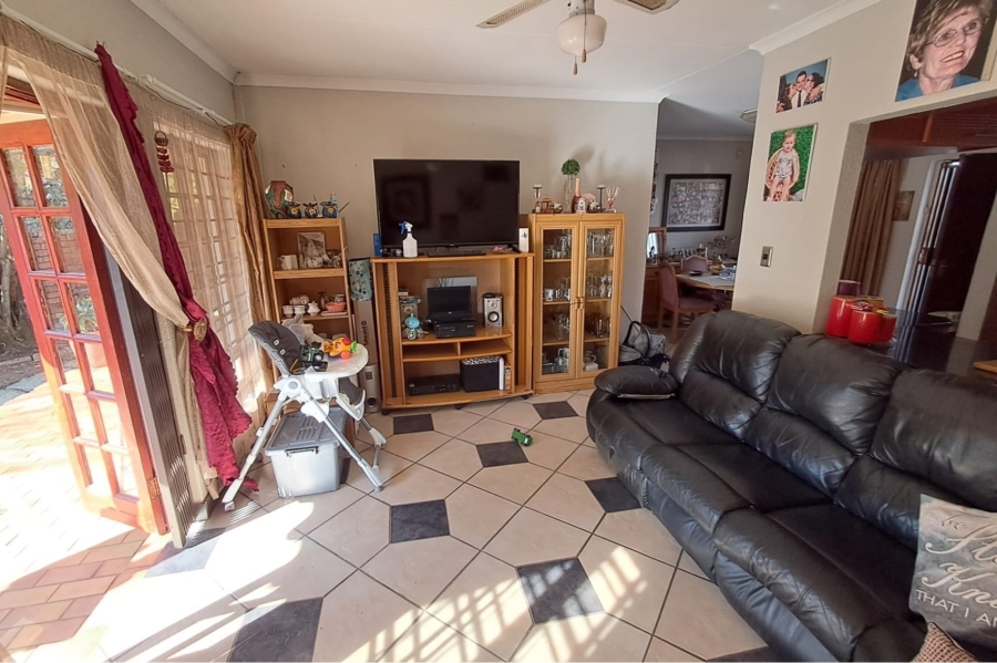 2 Bedroom Property for Sale in Die Hoewes Gauteng